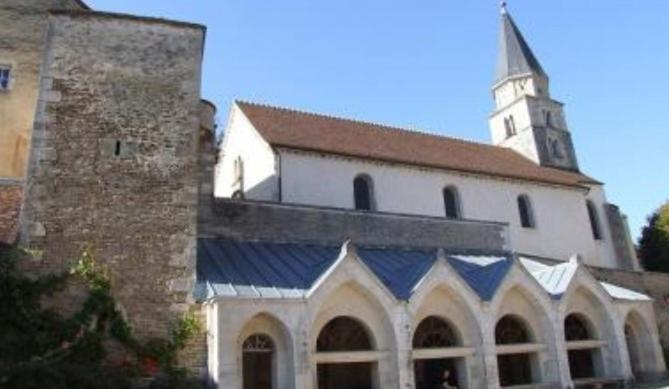 Le Puits Fortifie Salives Kültér fotó